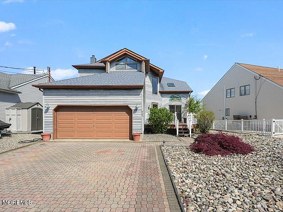 2nd image of 945 Mallard Drive
