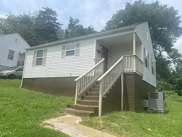 2 bed, 832 sqft, $1,300 — Photo 1