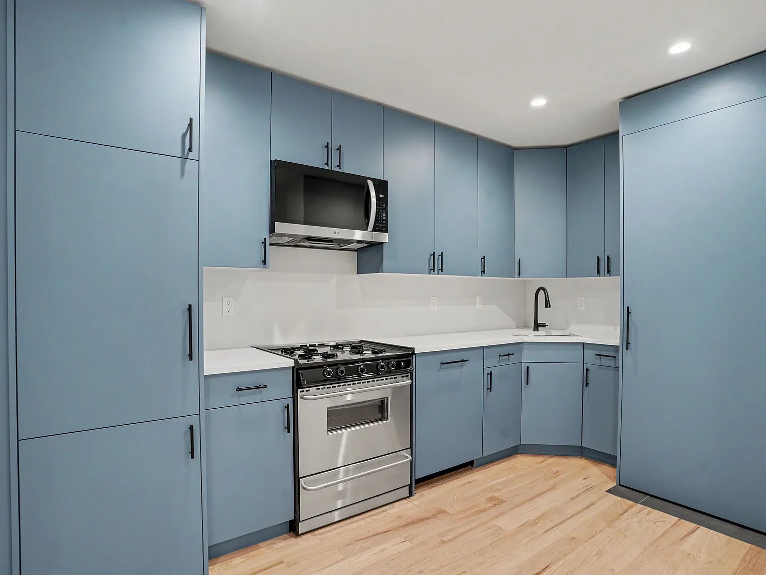 1 bed, $3,650 — Photo 4