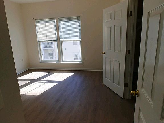 5th image of 2911 Deer Hollow Way Unit 319
