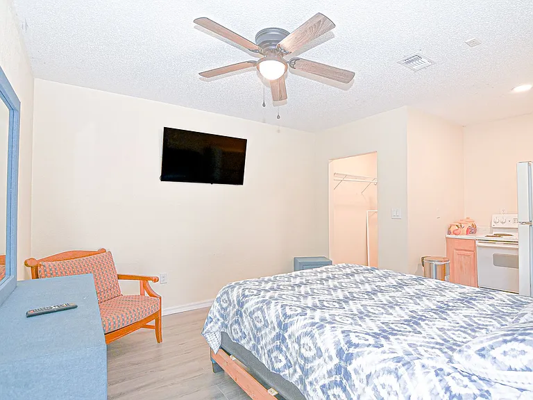 509 Cardinal Dr #LOFT — Photo 3