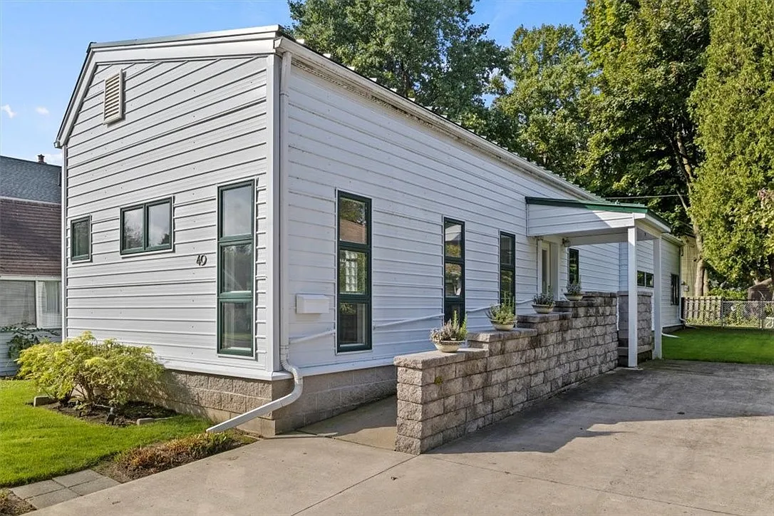 2 bed, 1.0 bath, 1177 sqft, $2,600 — Photo 1