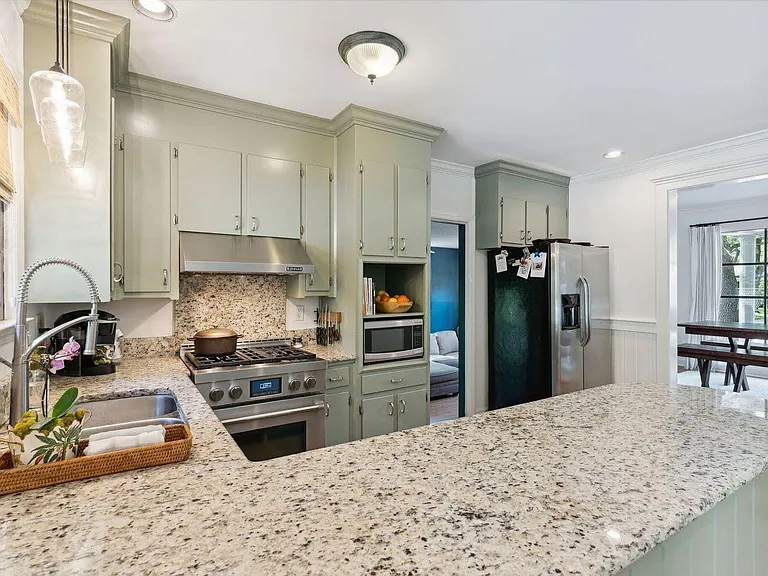 857 Stiles Dr — Photo 6
