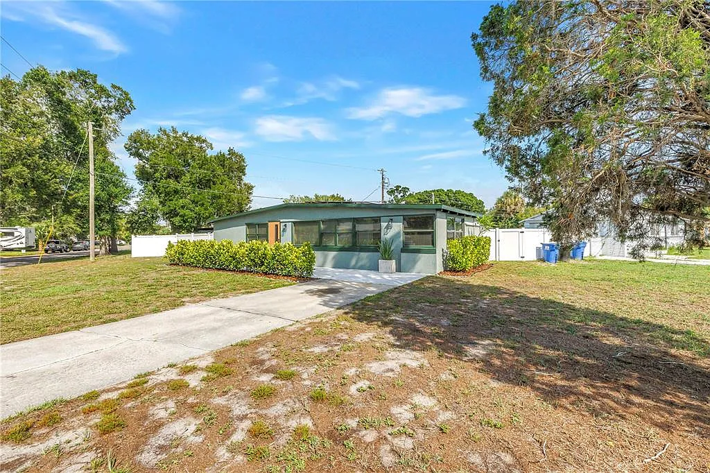 3 bed, 2.0 bath, 1287 sqft, $3,000 — Photo 1