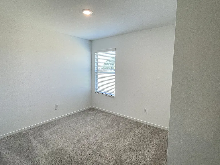 3185 Campeiro Ave — Photo 25