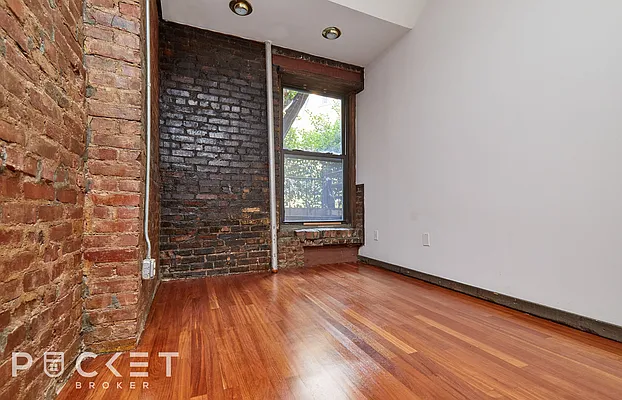 Rented by PocketBroker Inc | media 38