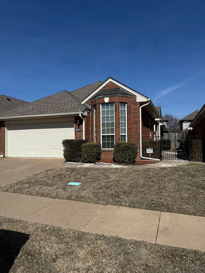 3 bedroom patio home in west Norman — Photo 1