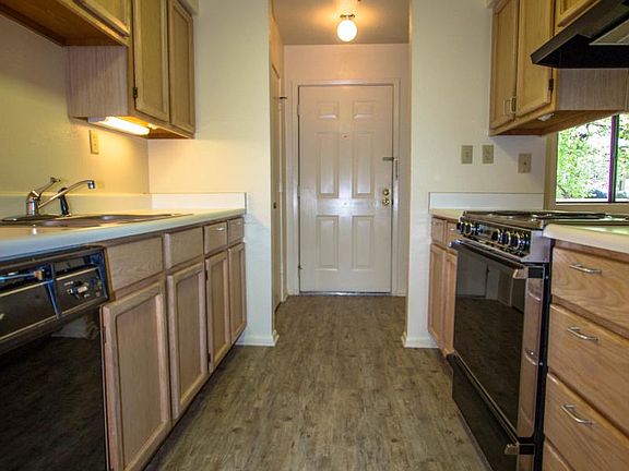 240 McCormick #4_Kitchen