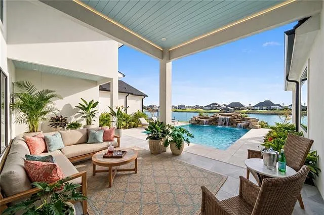 5 bed, 5.5 bath, 3980 sqft, $5,500 — Photo 4