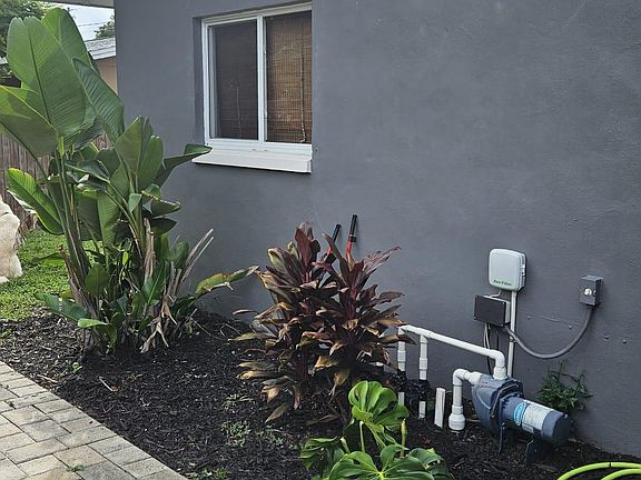 2nd image of 1613 Linwood Dr