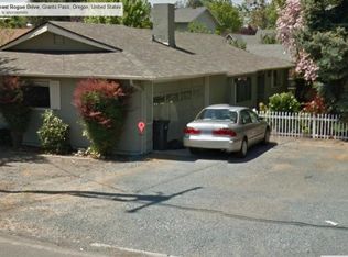 1124 SE Rogue Dr, Grants Pass, OR