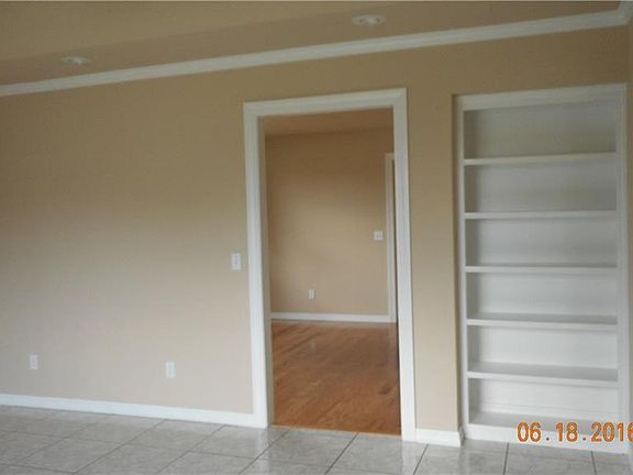 5th image of 805 E Hardwood Cir