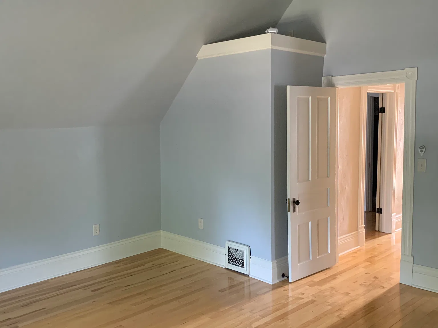 4 bed, 2.5 bath, 2300 sqft, $2,800 — Photo 3