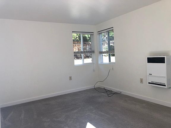 4th image of 787 Elm Ave