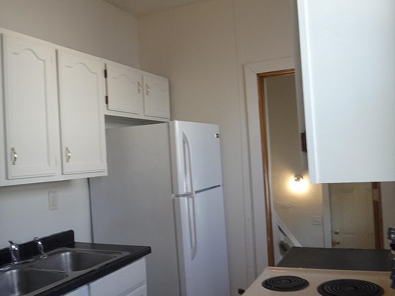 4th image of 907 S 28th St