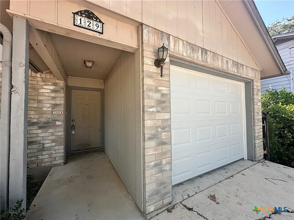3 bed, 2.0 bath, 1090 sqft, $1,675 — Photo 2
