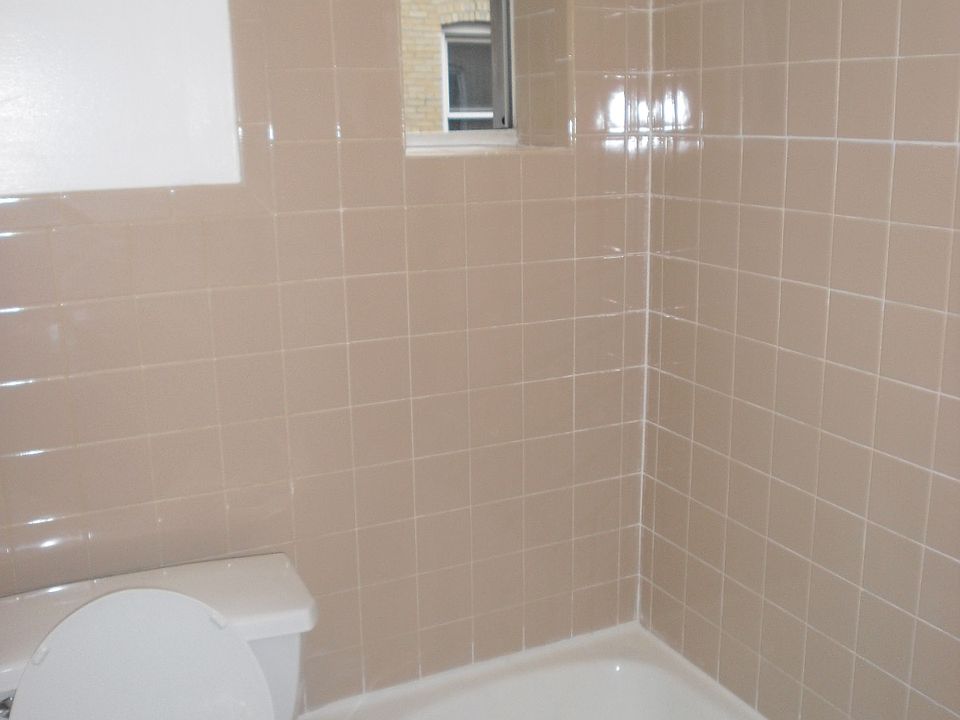 1st image of 2100 Beekman Pl APT 2L