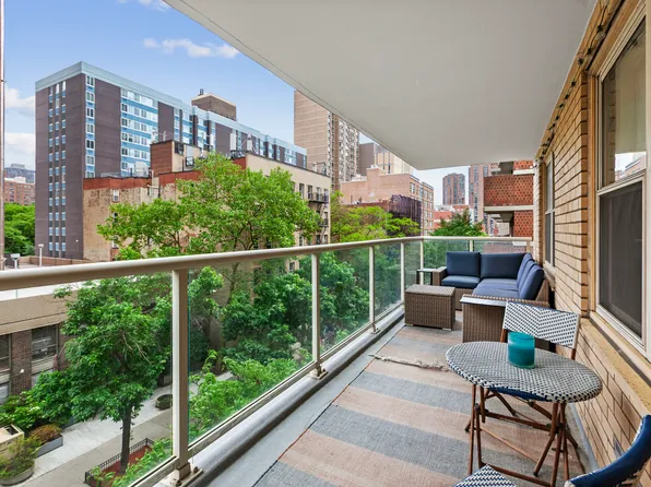 305 East 24th Street 5F image 9 of 10