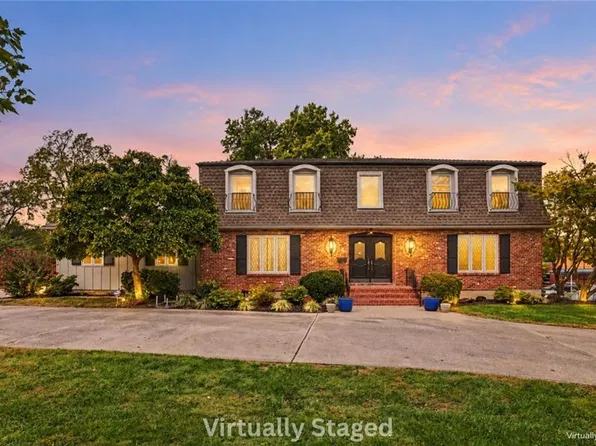 4950 Parish Dr, Roeland Park, KS 66205