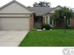 239 Parkland Dr, Rochester Hills, MI 48307