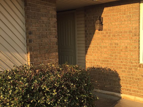4th image of 3352 S Parkmont Ct #1