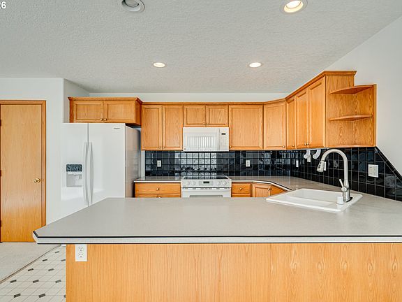 4th image of 13801 NW 10th Ct Unit B8