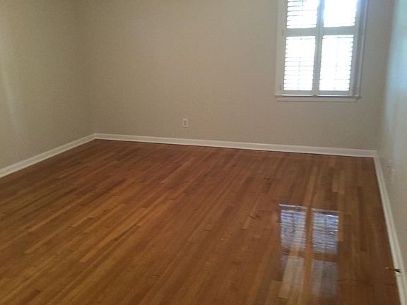 4th image of 1736 E Jackson Ave