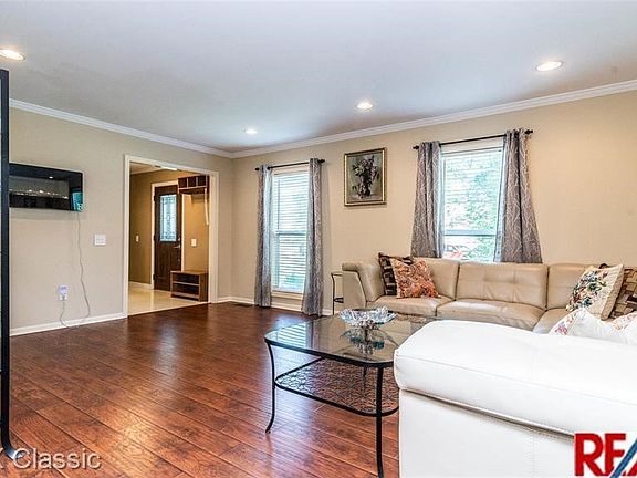 3rd image of 5425 Langlewood Dr