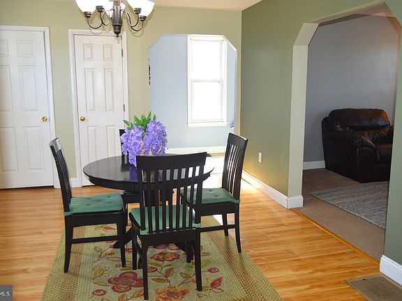 5th image of 217 Blanchard St