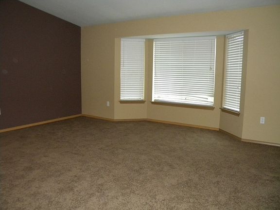 4th image of 10601 210th Avenue Ct E