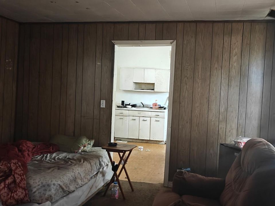 2nd image of 2421 W Garden St