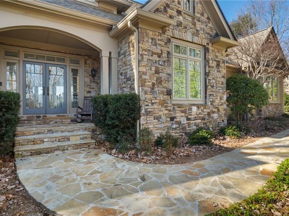 717 McElroy Mountain Dr, Jasper, GA 30143