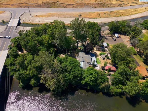76704 N Yakima River Dr, West Richland, WA 99353
