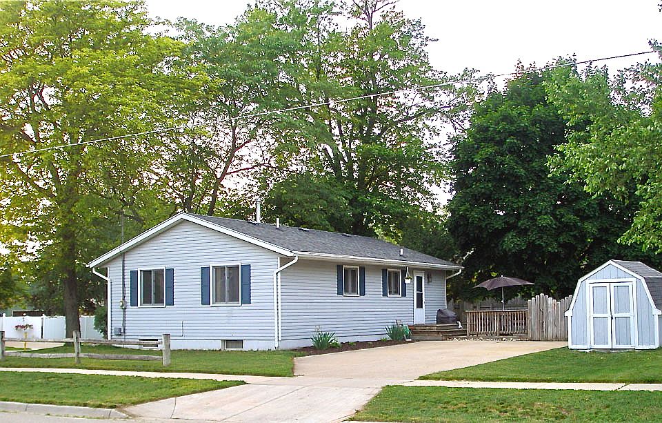 2nd image of 302 Sigsbee Ave NE