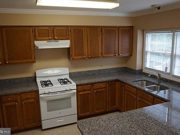 5th image of 400 Batley Ct