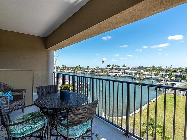 300 Capri Blvd #6 — Photo 33