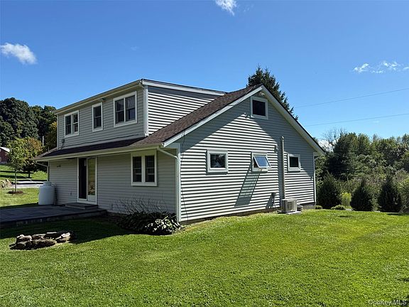 2nd image of 221 Prospect Hill Rd