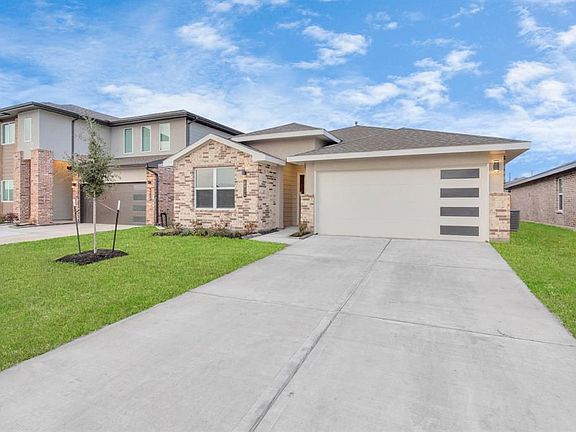 2nd image of 6914 Fleetwood Crescent Way