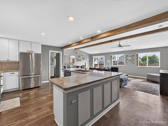 4th image of 1002 Chestnut Dr