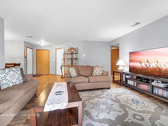 4th image of 329 Sheffield Ct APT 1