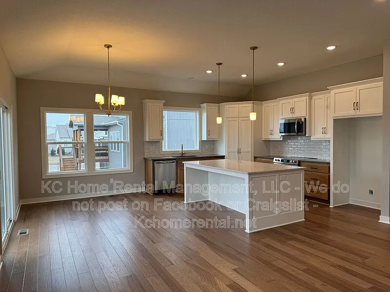 3 bed, 3.0 bath, 1725 sqft, $2,995 — Photo 4