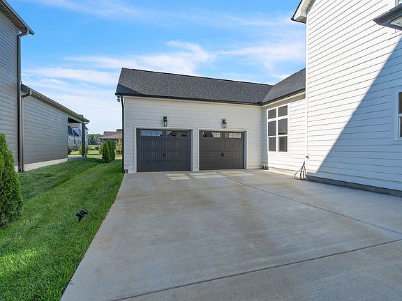 3rd image of 8420 Ashbury Ct