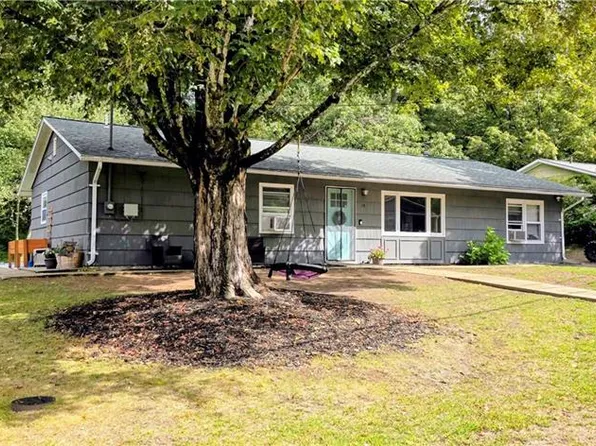 14 Abbey Ln, Foster, RI 02825