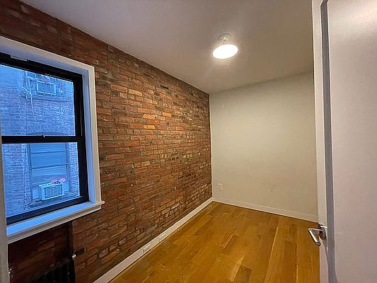 3rd image of 21 Catherine St APT 4C