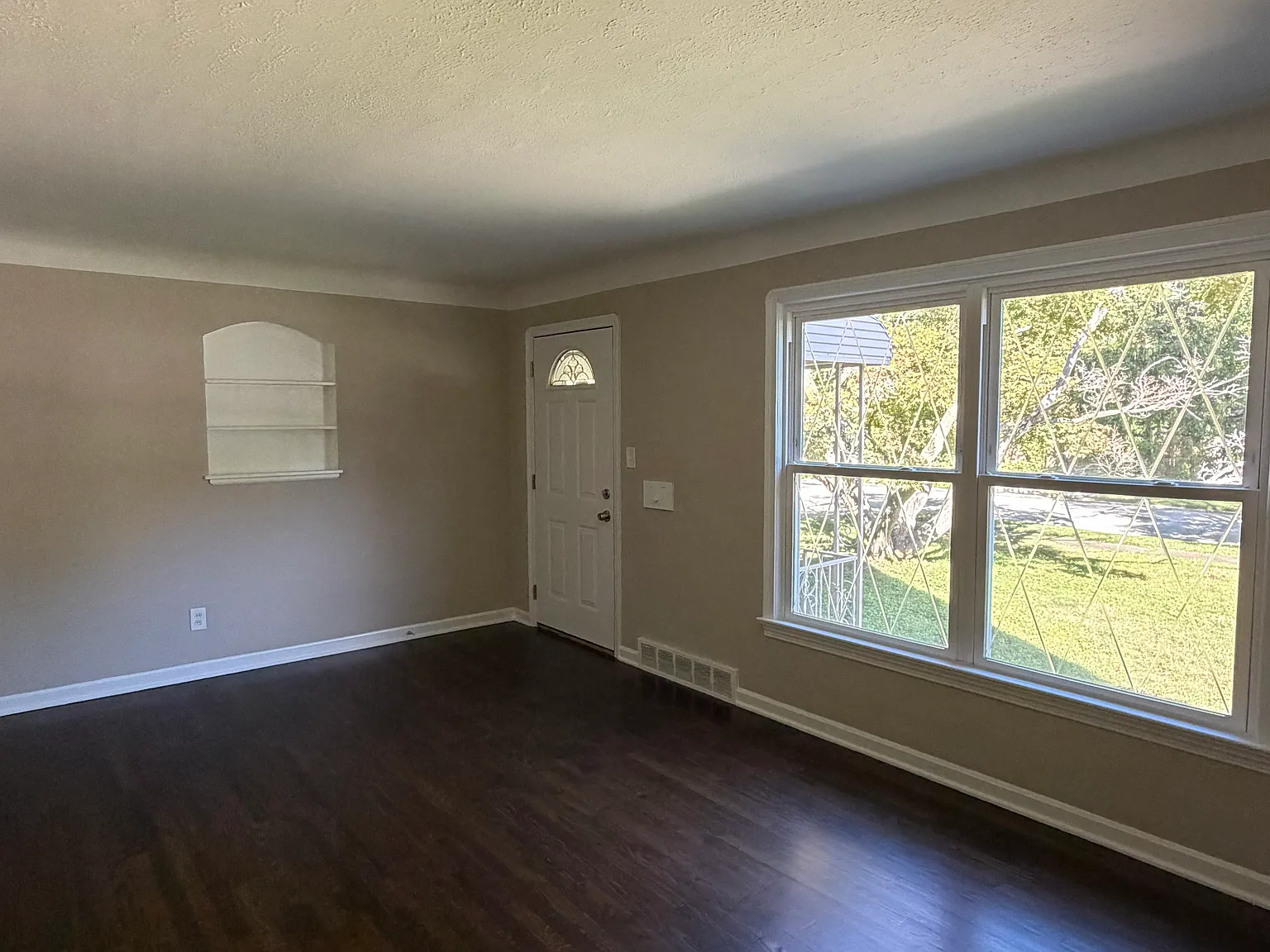 3 bed, 1269 sqft, $1,850 — Photo 4