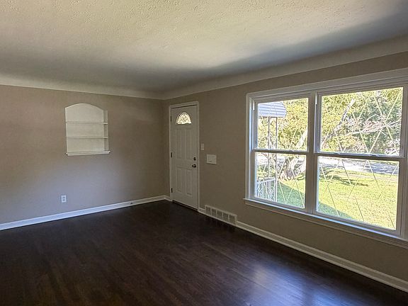 4th image of 4592 Emerson Rd