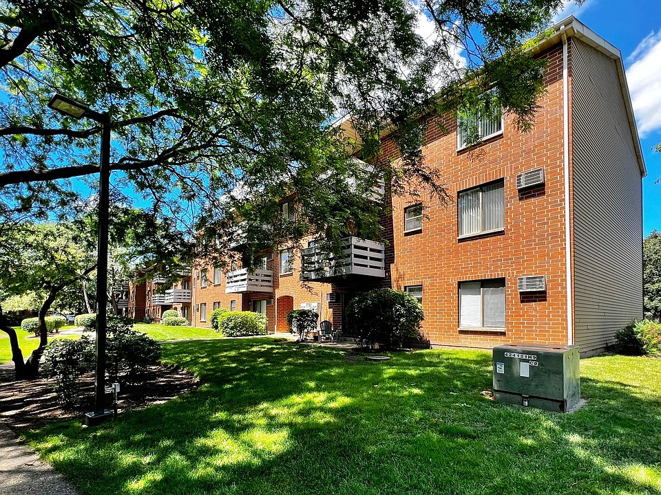 1st image of 1375 N Winslowe Dr Unit 301