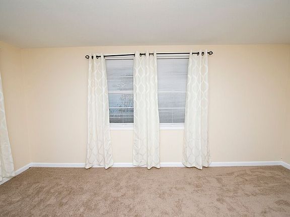 5th image of 19 Baggett Ct