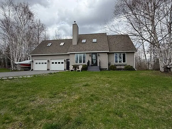 25 Meadowbrook Dr, Caribou, ME 04736