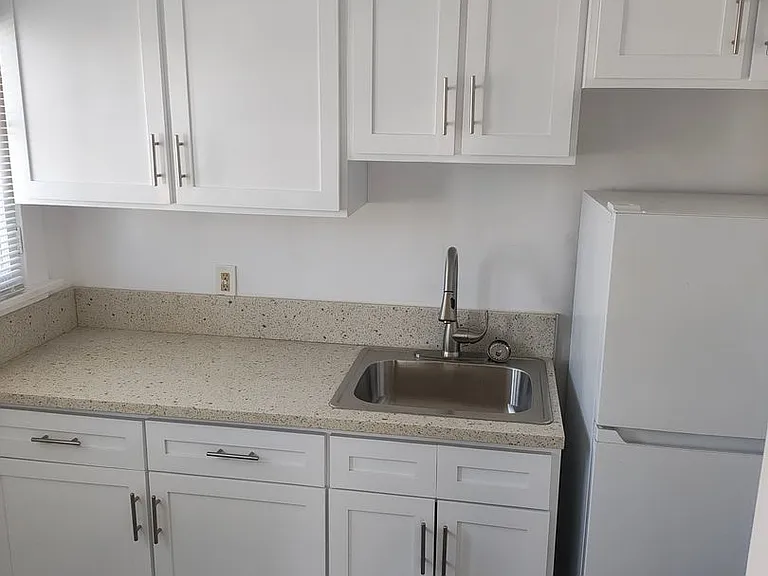 1724 E 4th ST — Photo 11